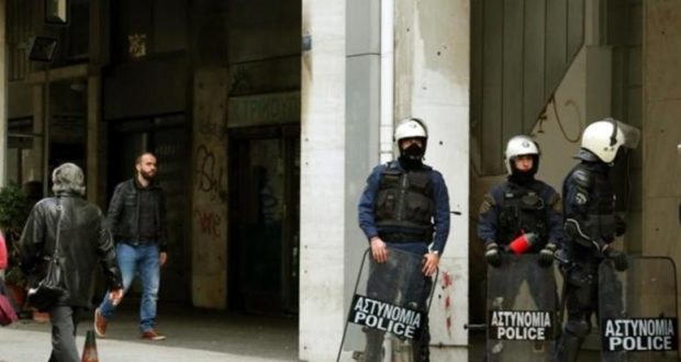 Η «Επαναστατική Αυτοάμυνα» πίσω από την επίθεση εναντίον των ΜΑΤ στα γραφεία του ΠΑΣΟΚ